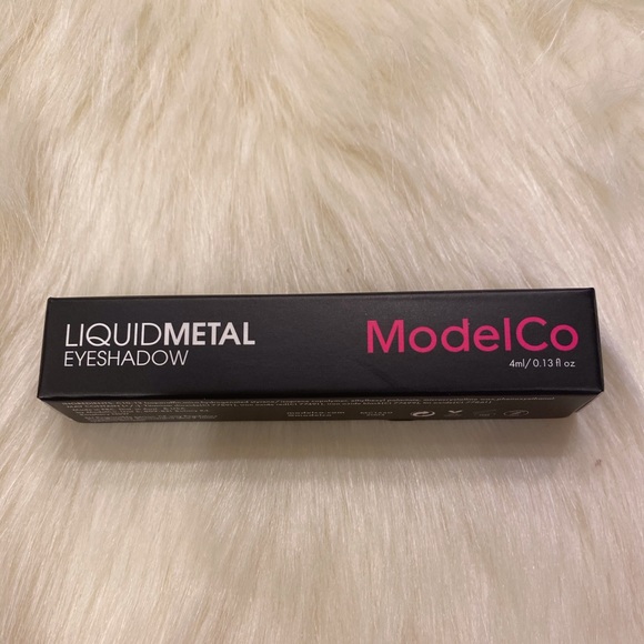 ModelCo Liquid Metal Eyeshadow in Champagne - Picture 4 of 7